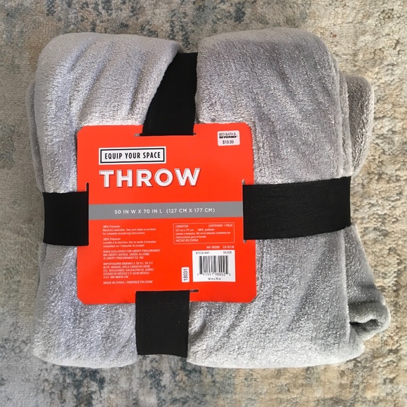 Bed Bath & Beyond Blankets - Picture 1 of 2